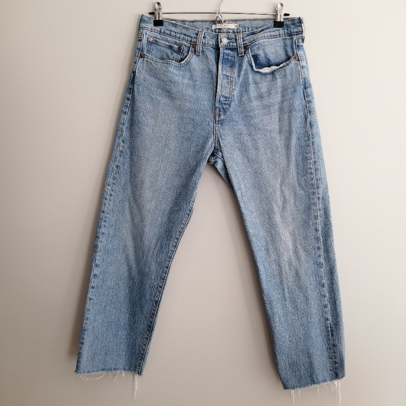 Levi's Premium Wedgie Straight Jeans in Tango Hustle Medium Wash Raw Hem 30 (10) - Picture 3 of 15